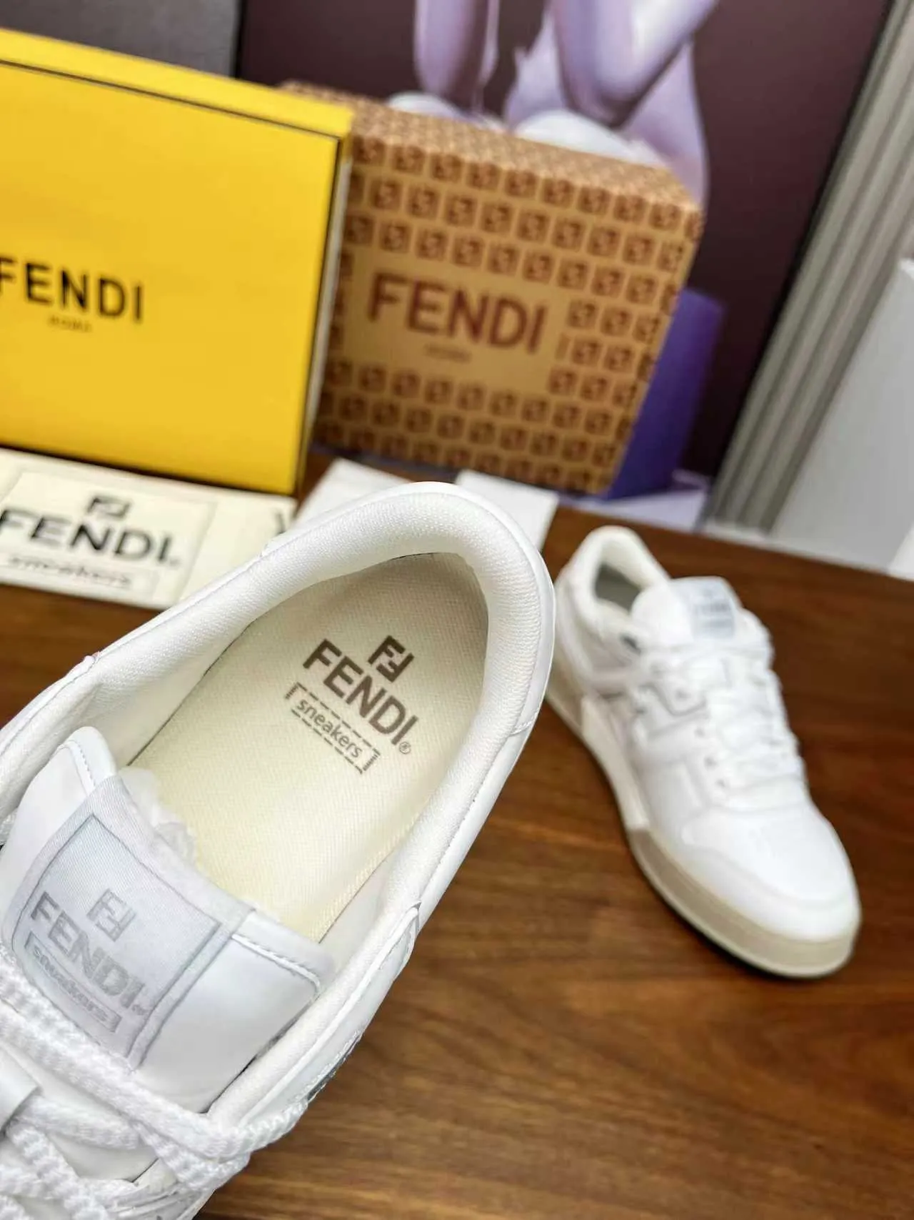 Factory price 660💰 Fendi·Fendi⛳️Hot-selling 35--45 couple model👫 FD match Original purchase for RMB14340 One-to-one reproduction Designer Kim Jones's first sneaker fendi match and Donkey brand Trainer basketball sneakers, fresh blood injected with FF retro design Super good-looking and versatile, the upper is made of cowhide and cowhide splicing combination, with concave and convex double F on the side The logo lining is made of terry velvet 🤗Super soft on the feet, lightweight and comfortable to match with a sweatshirt, original full package! ✦ Fabric: cowhide + cowhide color matching ✦ Lining: original terry velvet lining ✦ Sole: original molded multi-color color matching sole ✦ Sole: mesh injection molding pad ✦ Sole thickness: 3.5cm ✦ Female size: 35--40, female 40 customized ✦ Male size: 39--45, male 45 customized